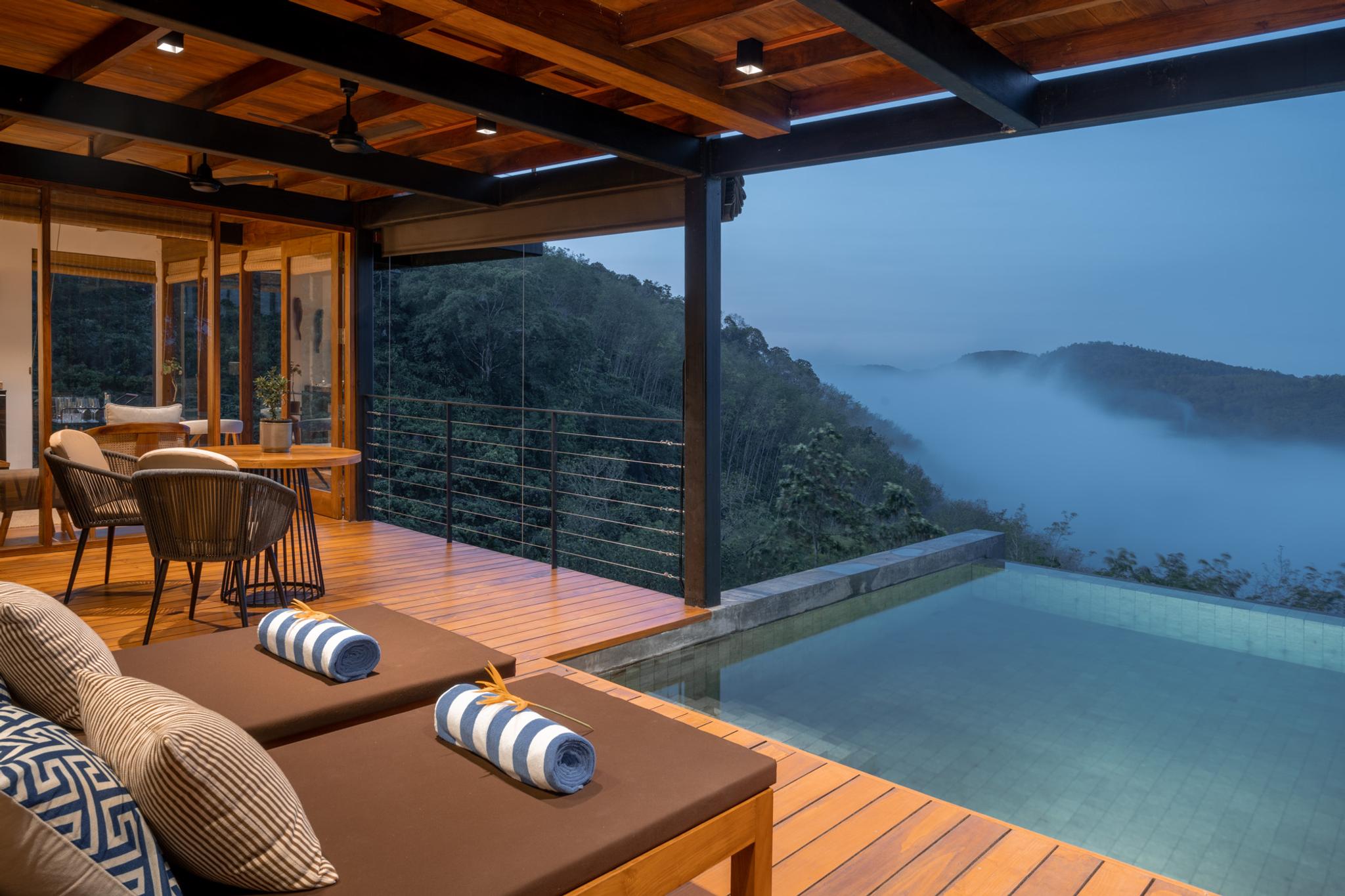 Mountain-view suite with private pool at Glenross Living