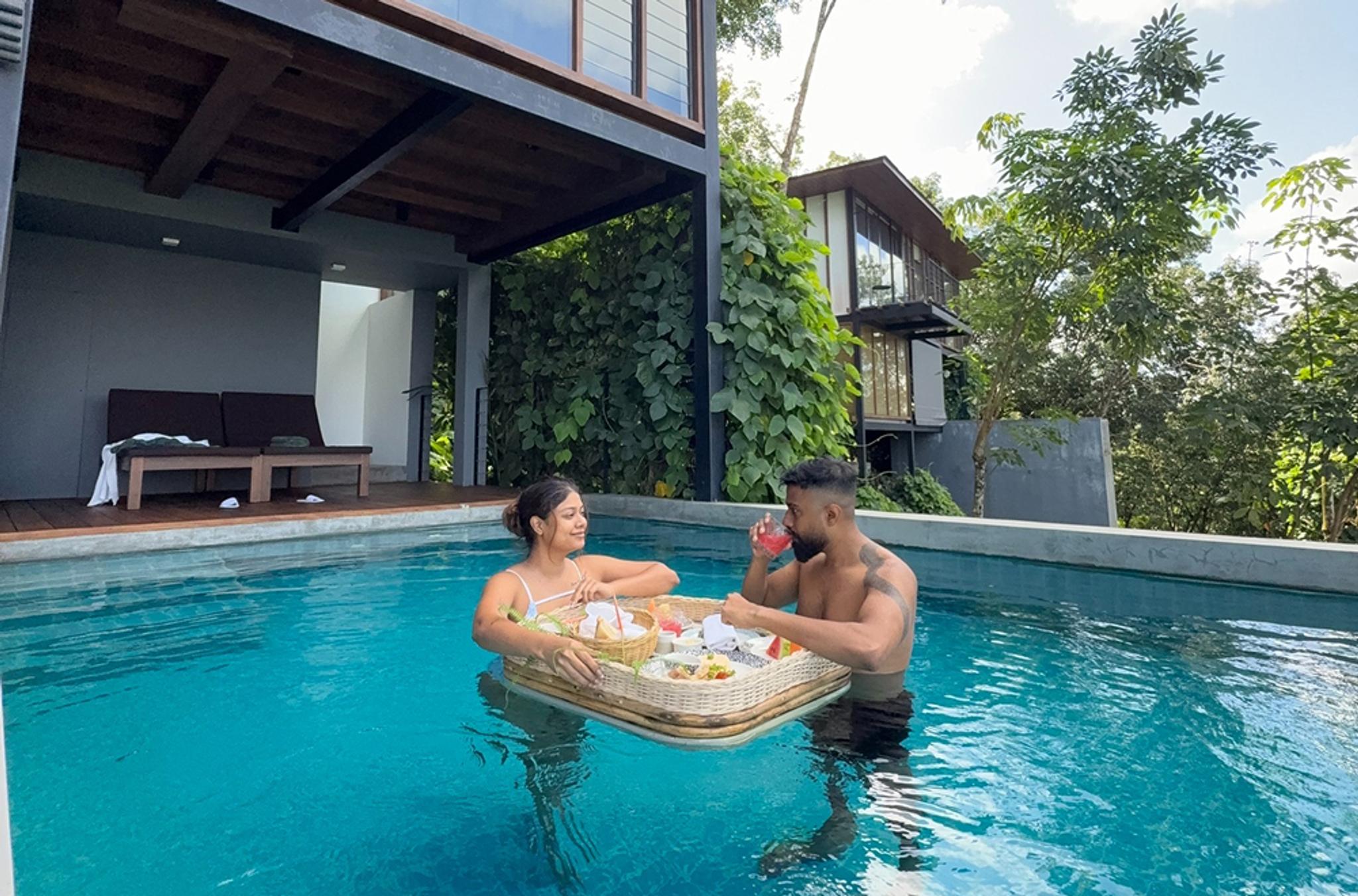 Floating Breakfast (3)