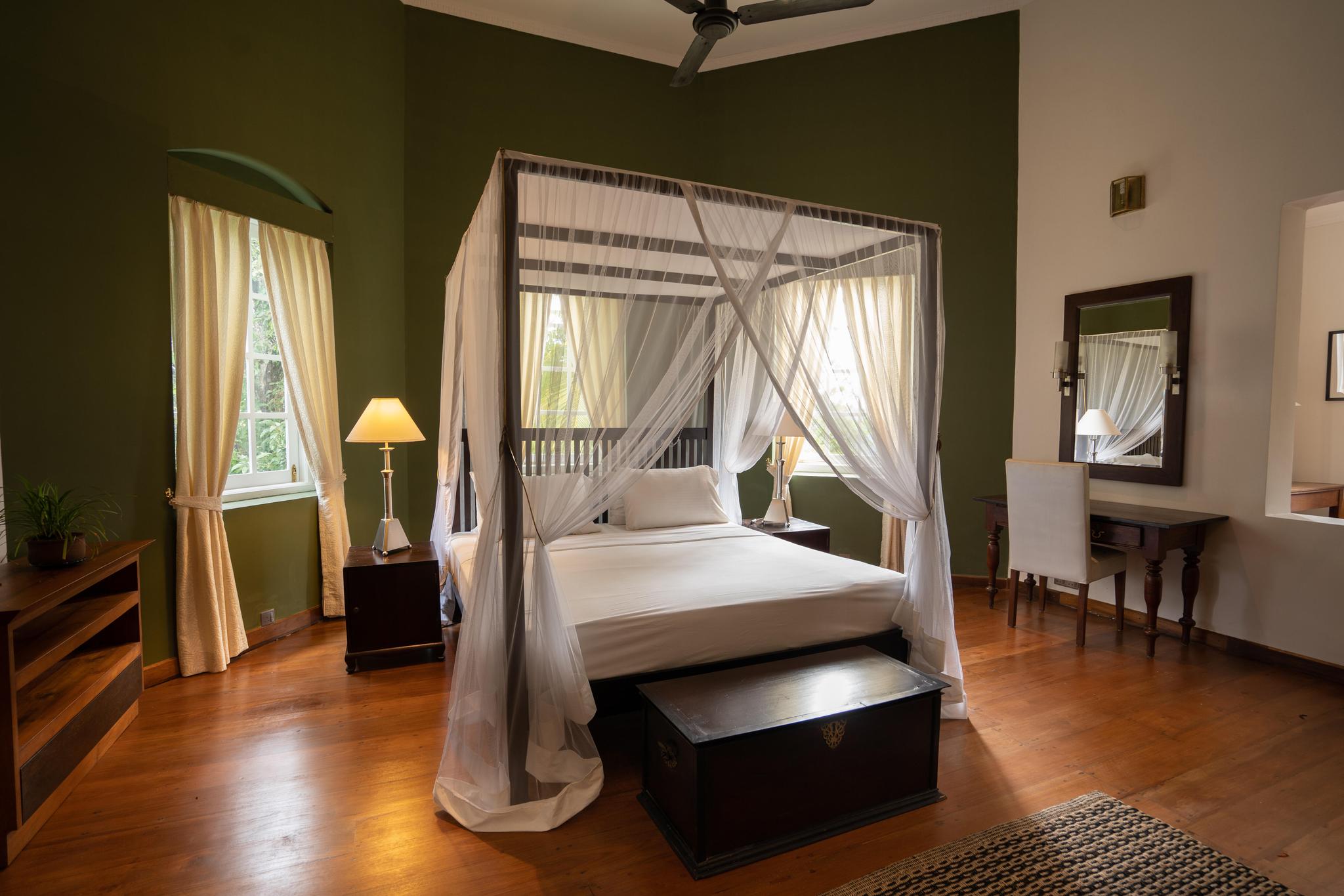 Admiral Suite bedroom at Glenross Living