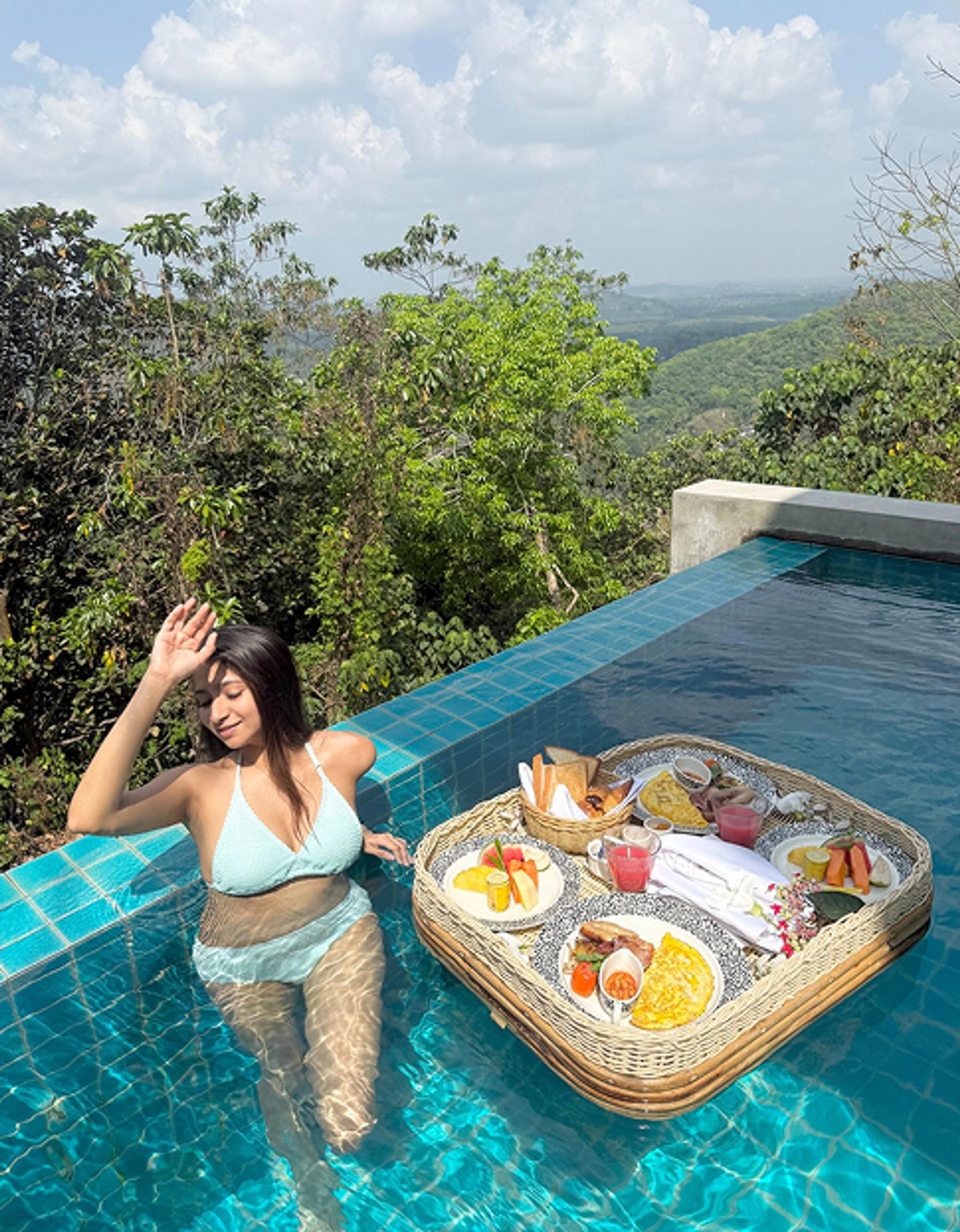 A Floating Breakfast Experience
